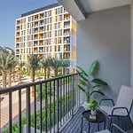 Chic 1Br In Mesk 1 With Serene Balcony Views By Vibel
