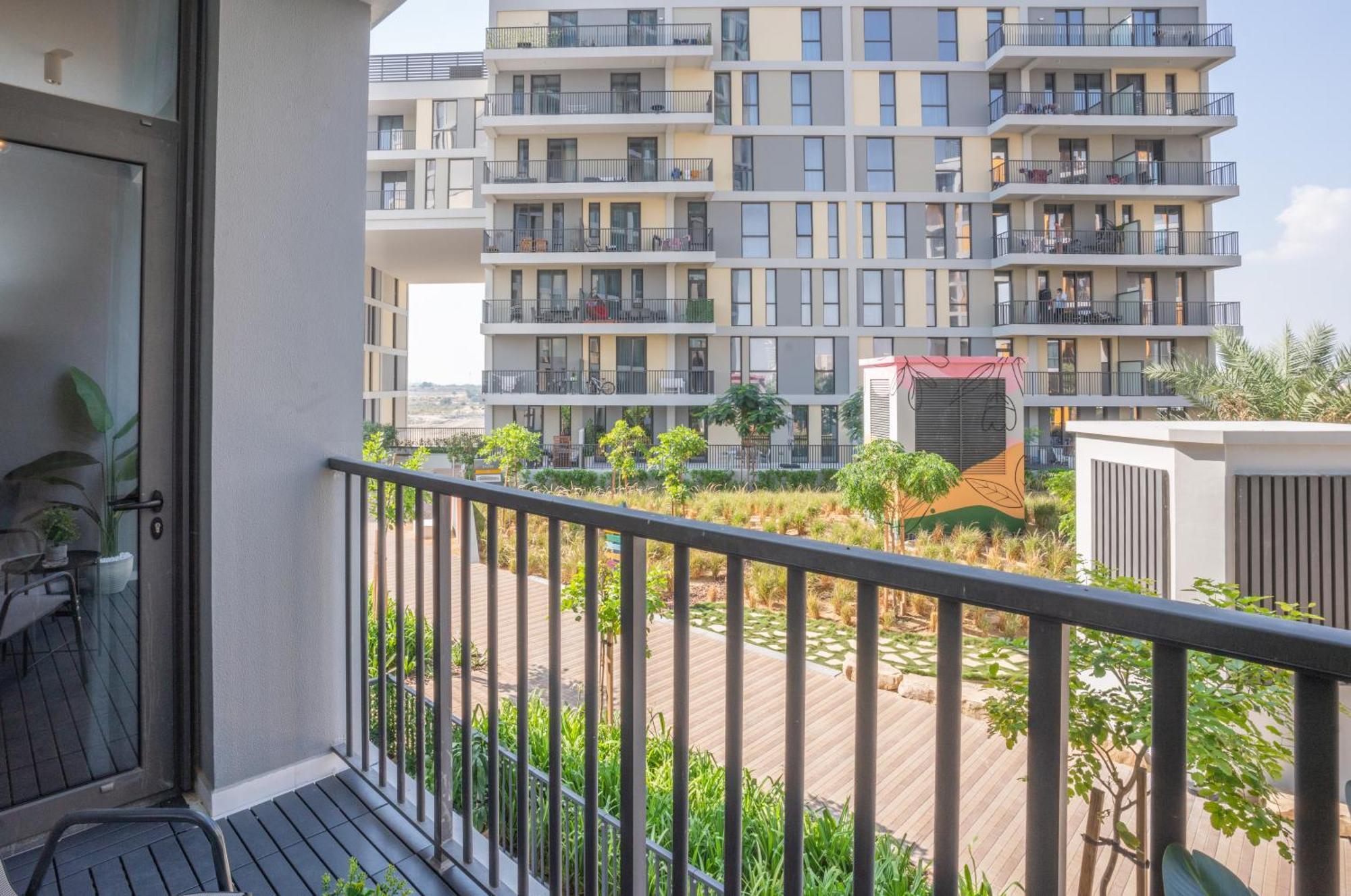 Apartment Chic 1br In Mesk 1 With Serene Balcony Views By Vibel *