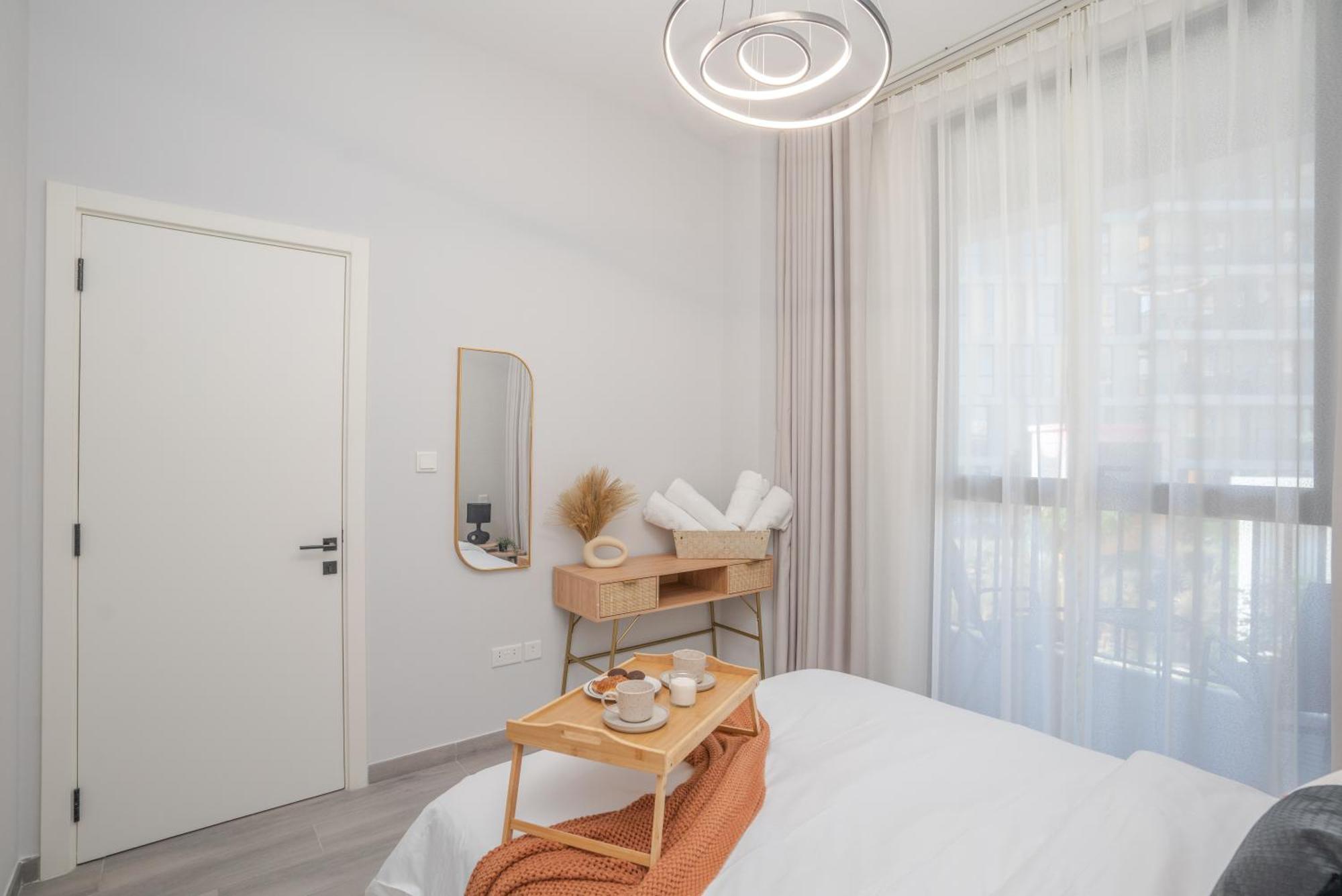 Chic 1br In Mesk 1 With Serene Balcony Views By Vibel