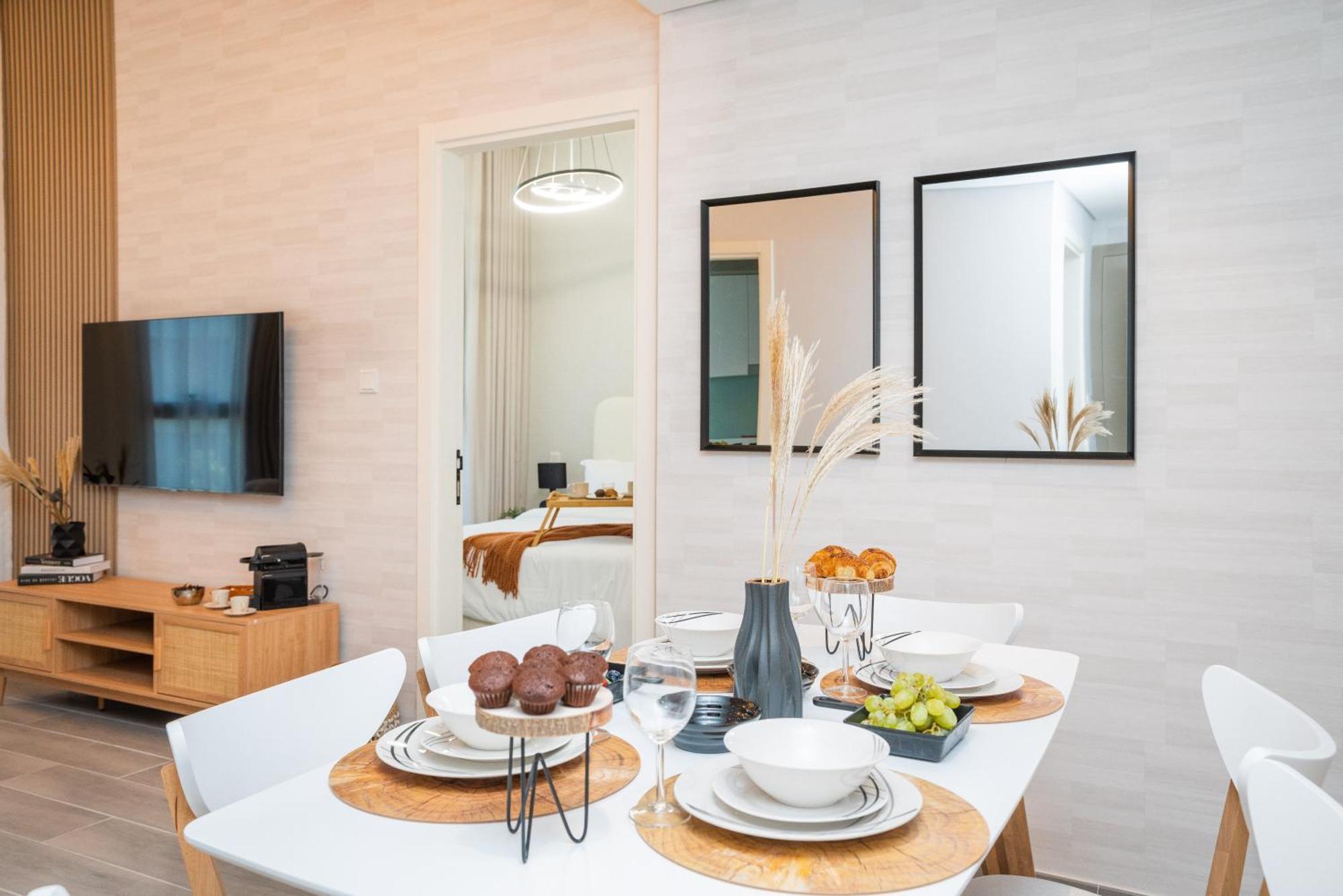 Chic 1br In Mesk 1 With Serene Balcony Views By Vibel