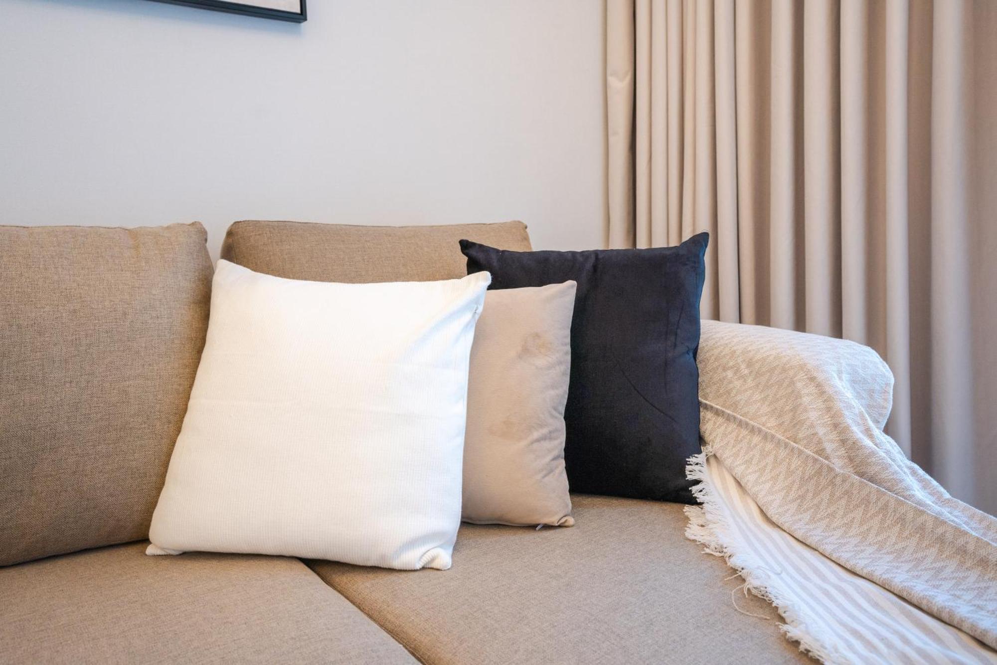 Apartment Chic 1br In Mesk 1 With Serene Balcony Views By Vibel