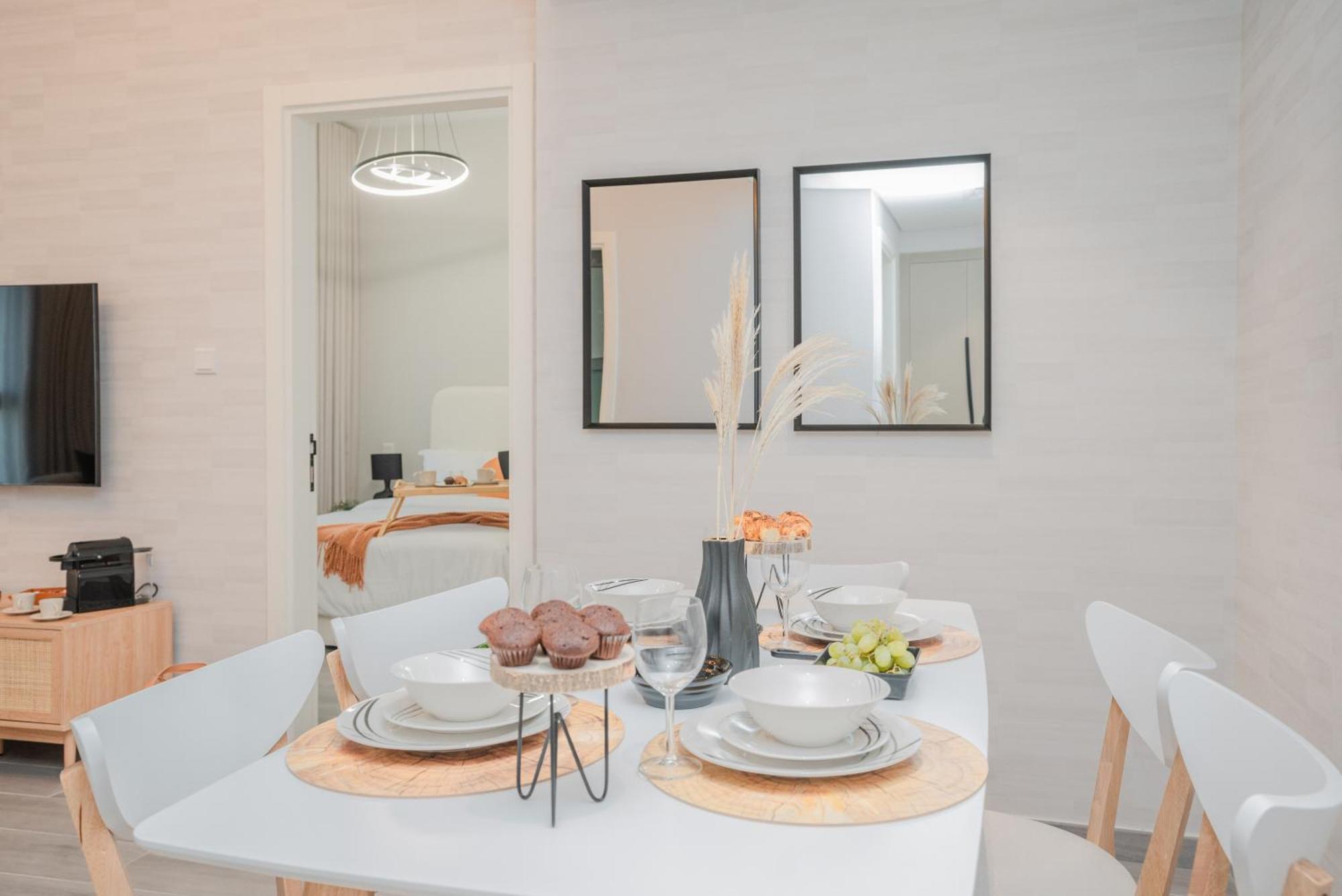 Chic 1br In Mesk 1 With Serene Balcony Views By Vibel Apartment