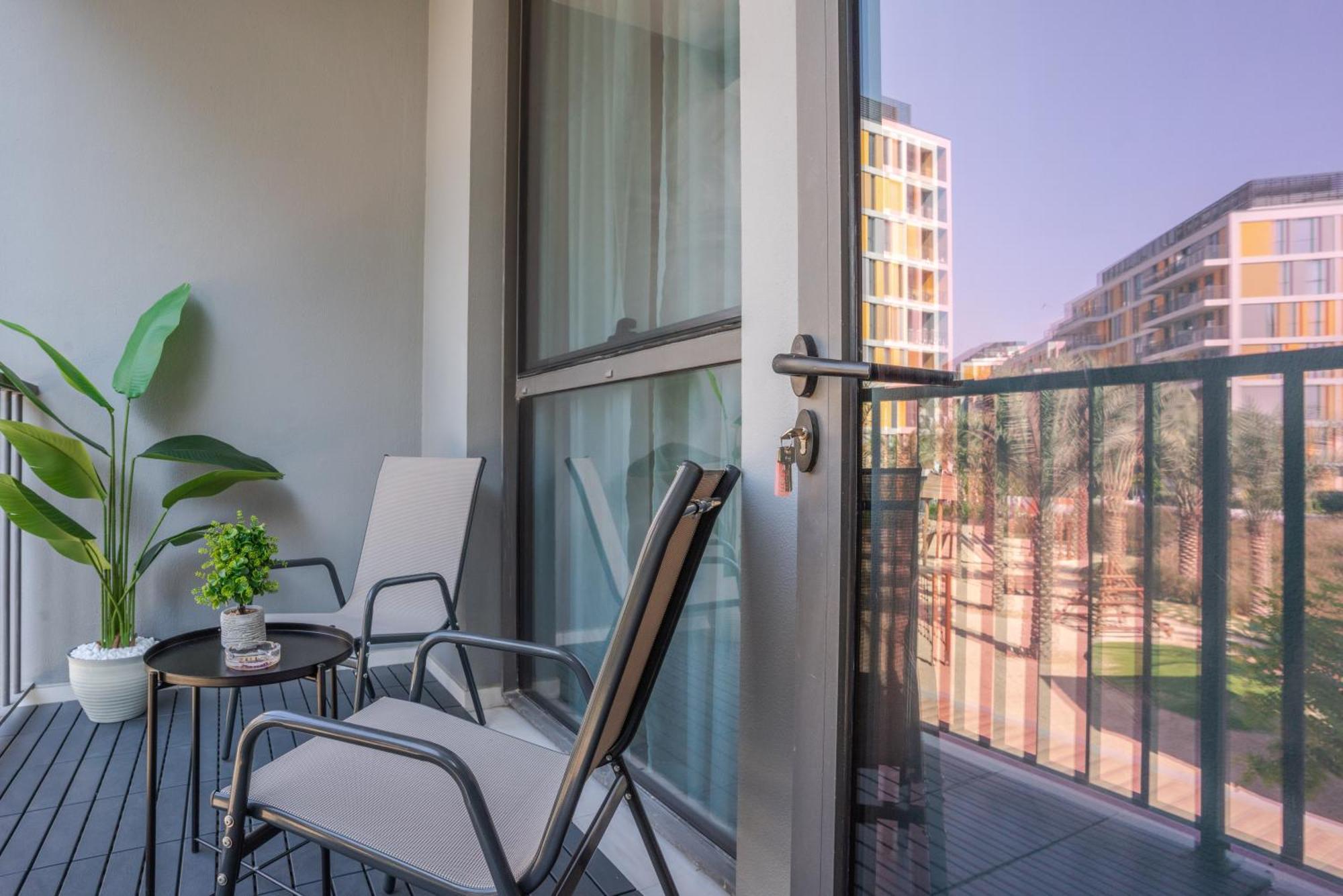 Apartment Chic 1br In Mesk 1 With Serene Balcony Views By Vibel *