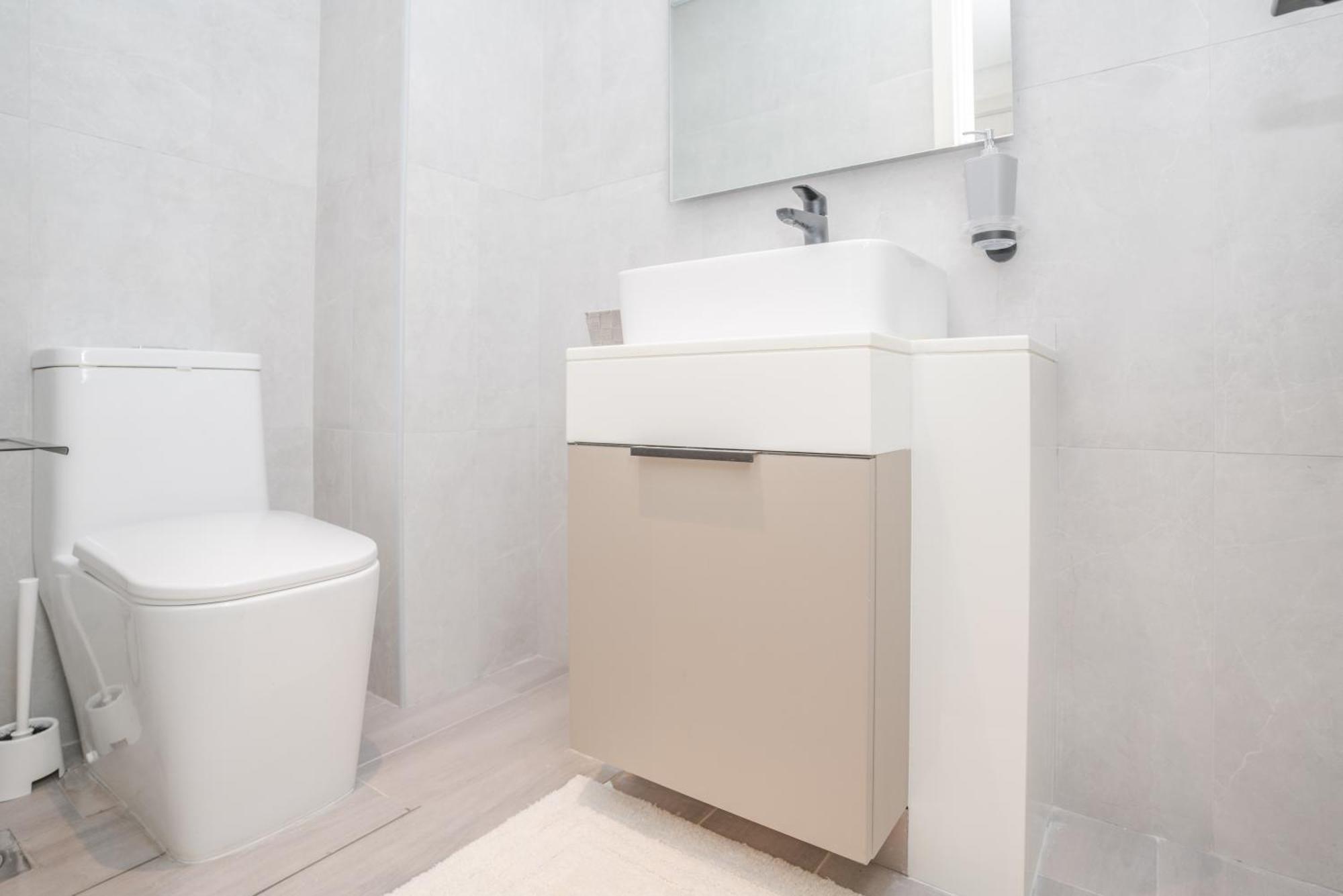 Chic 1br In Mesk 1 With Serene Balcony Views By Vibel