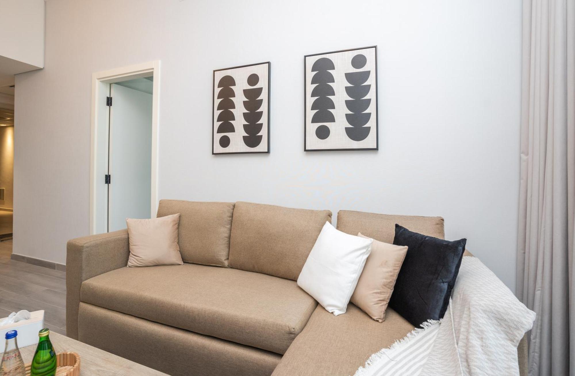 Chic 1br In Mesk 1 With Serene Balcony Views By Vibel Apartment
