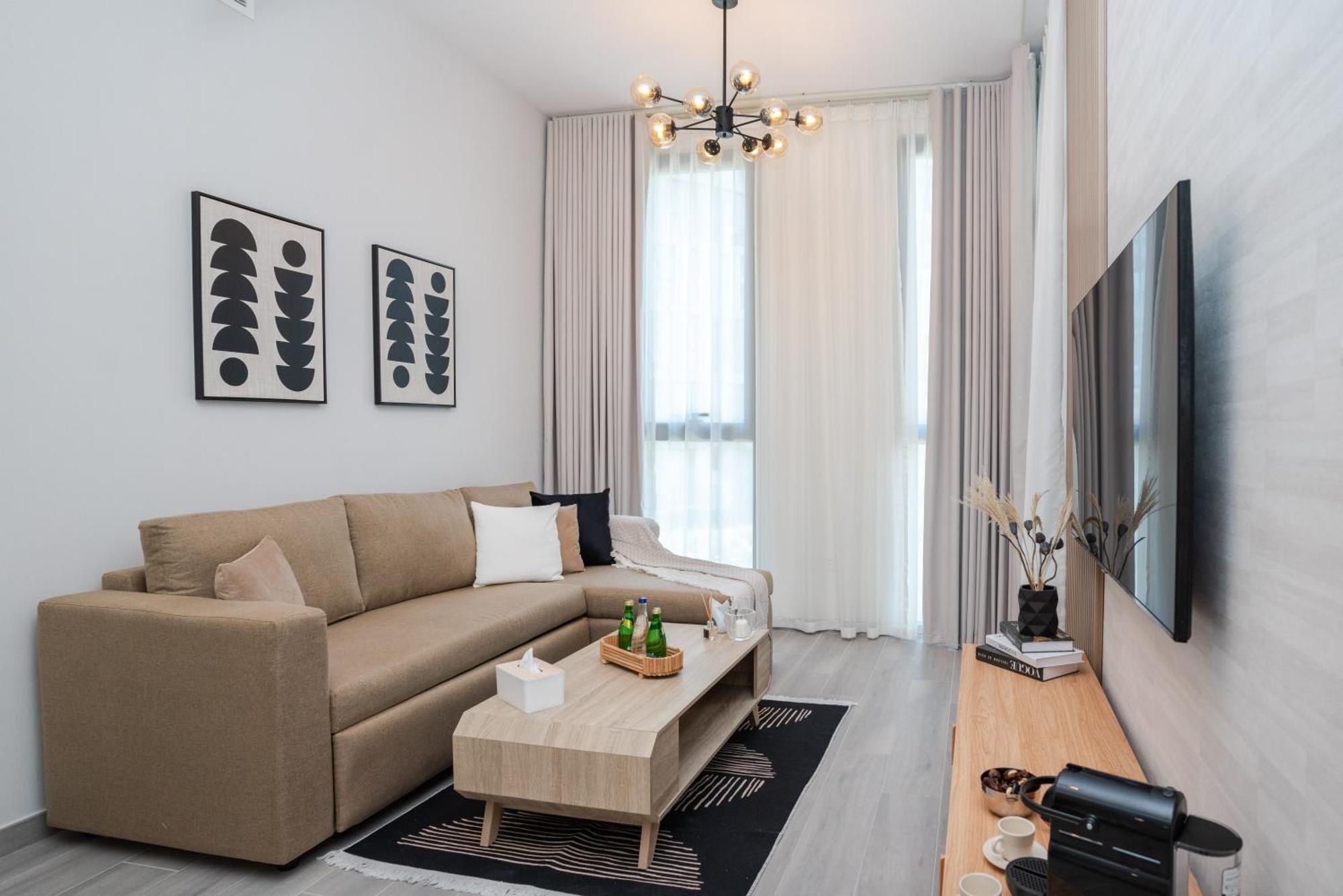 Apartment Chic 1br In Mesk 1 With Serene Balcony Views By Vibel